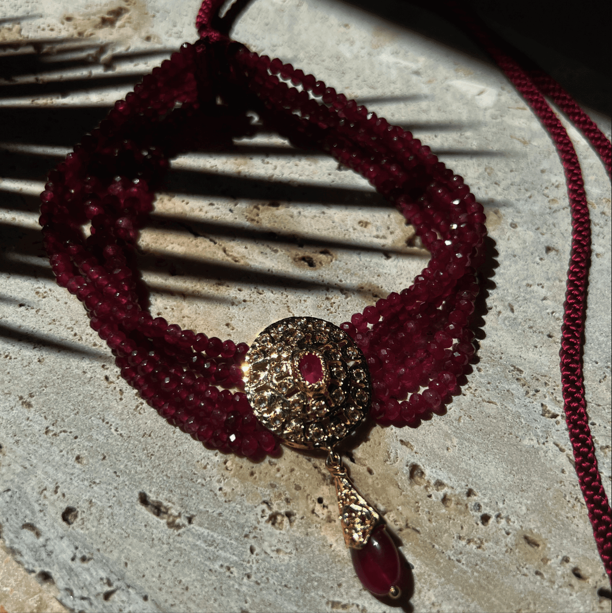 MODHILA CHOKER