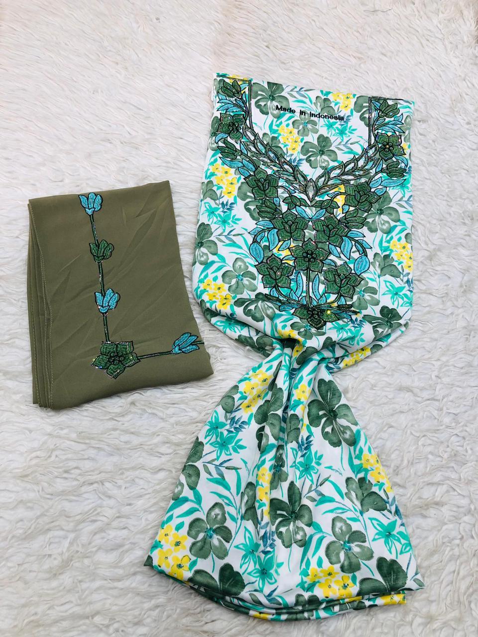 Mukhawar Mukhram avec Châle Vert