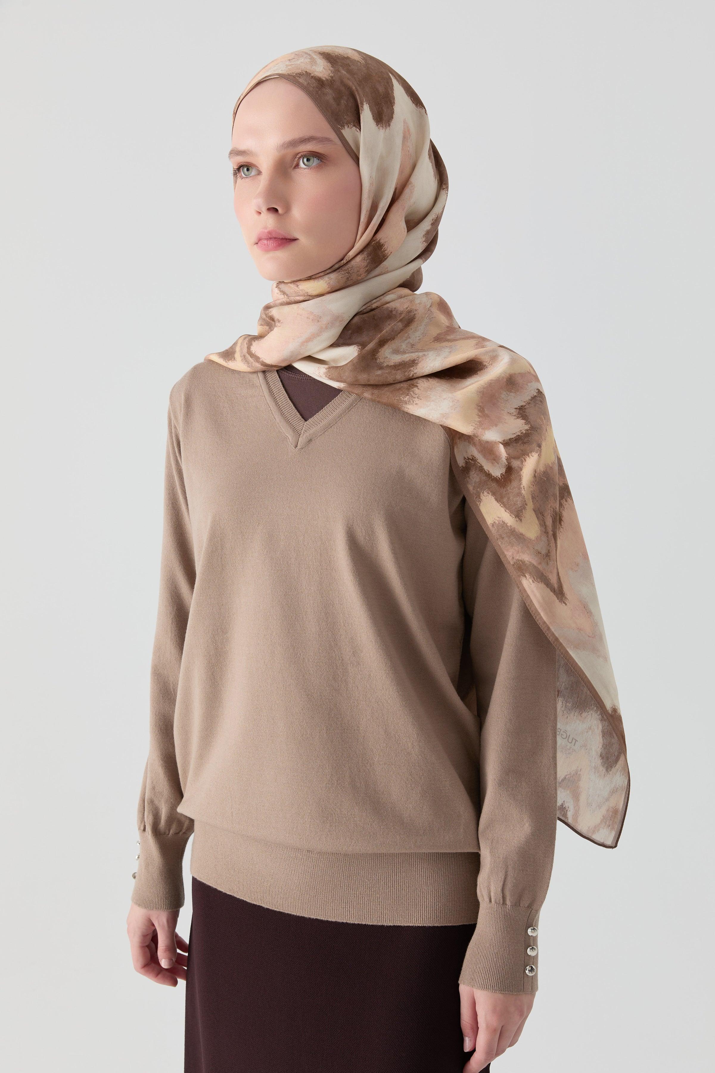 Pull à Col en V avec Boutons aux Poignets - Taupe