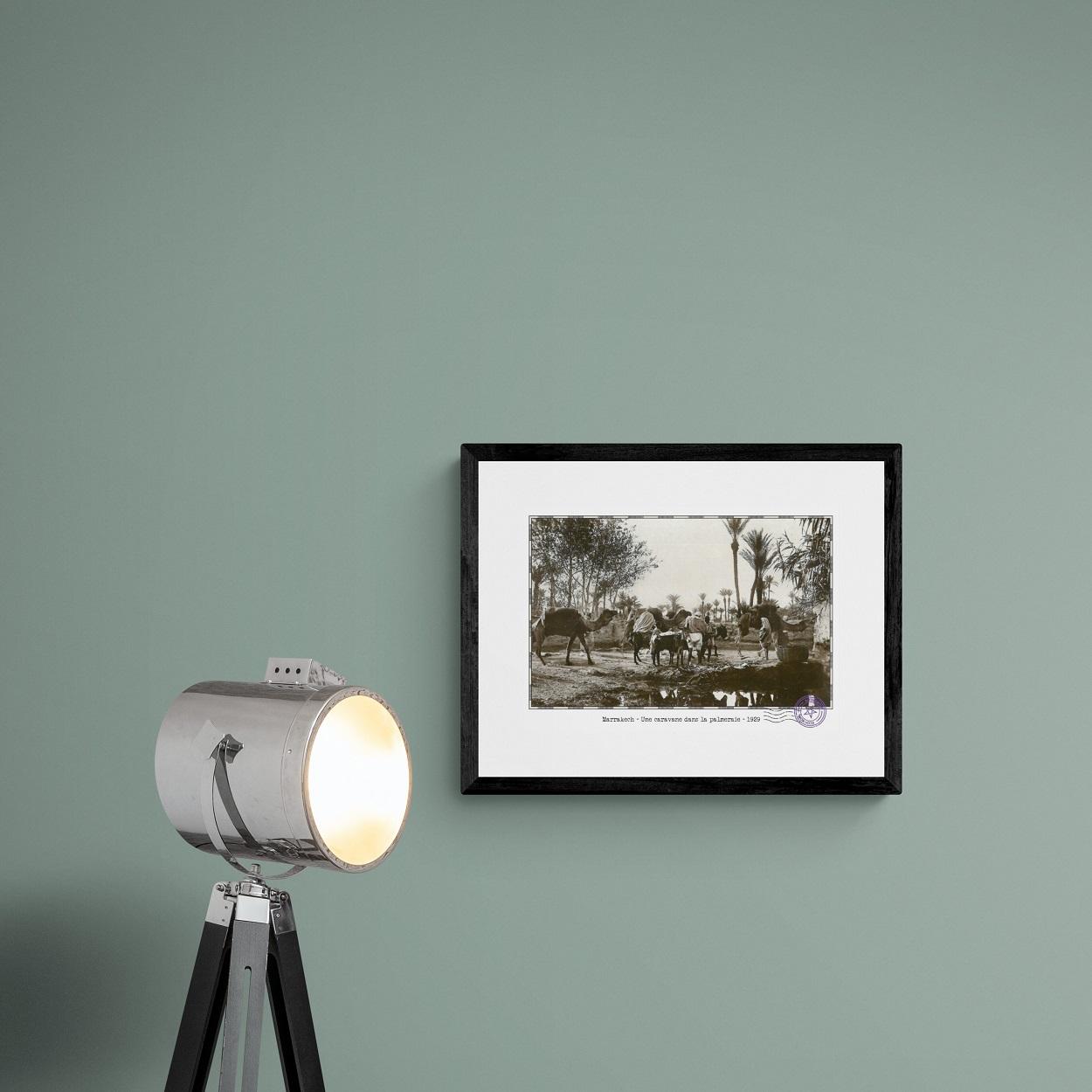 Affiche d'une vue ancienne de Marrakech - Une caravane dans la palmeraie - 1929 - reproduction