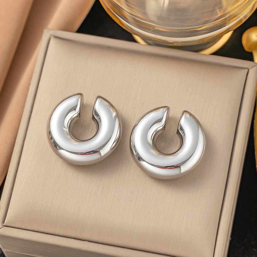 Boucles d’oreilles à clip en forme de C doré ou argenté – Grandes, élégantes et sans perçage