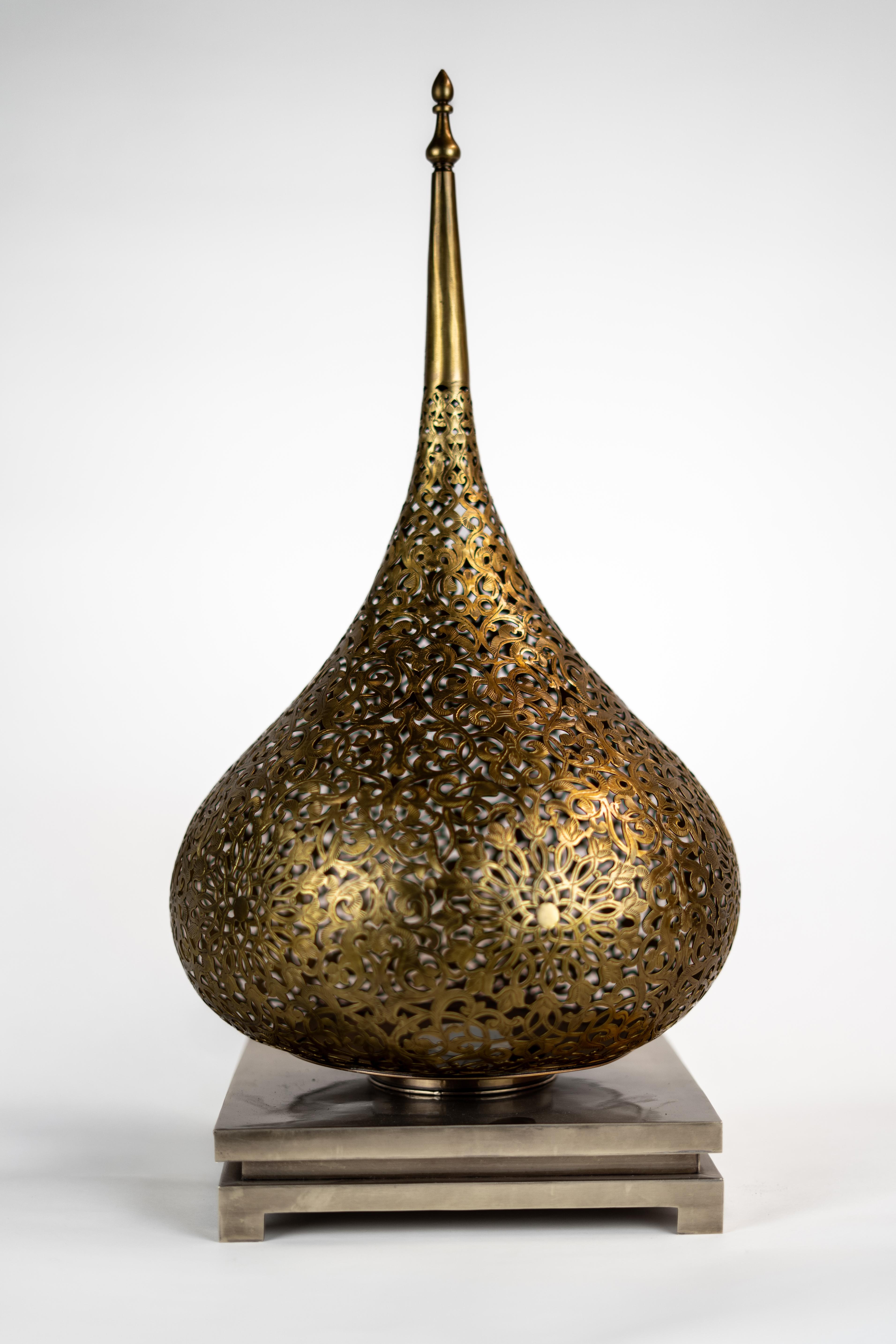 Lampadaire en laiton antique – Luminaire artisanal de style marocain