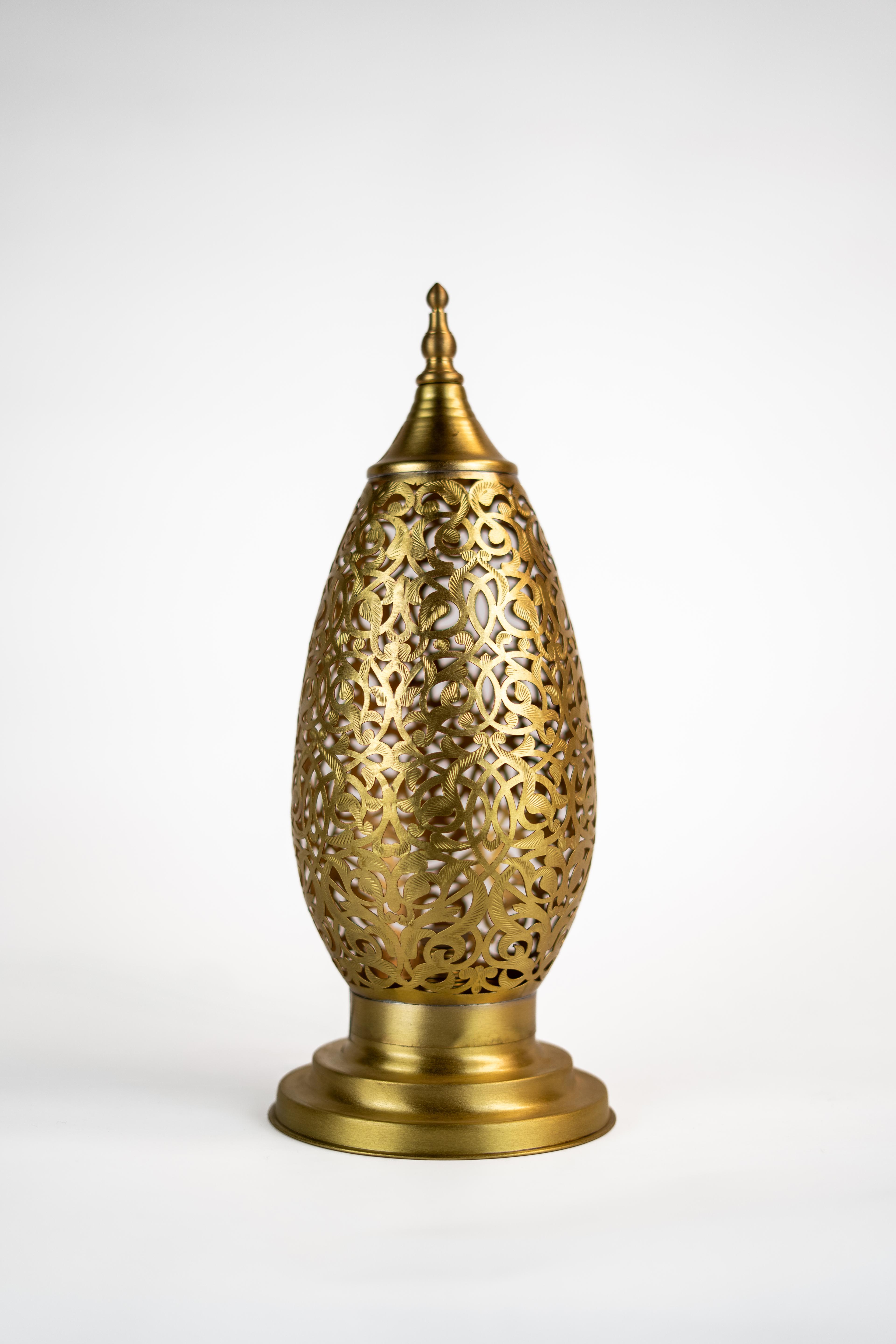 Lampe de table marocaine en laiton – Lampe en métal à motifs anciens pour sol ou console