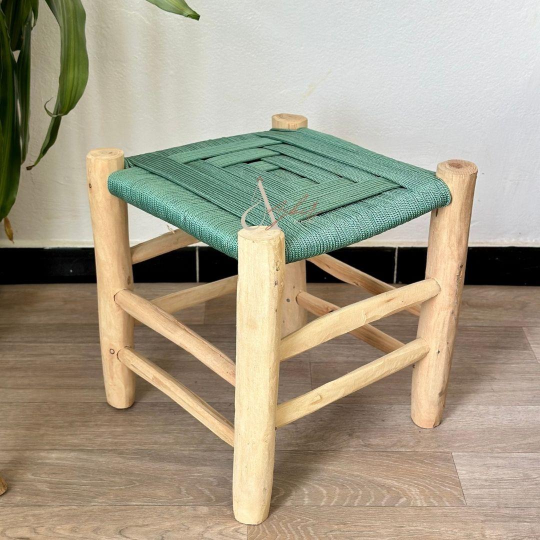 Tabouret en bois et Kittane vert eau