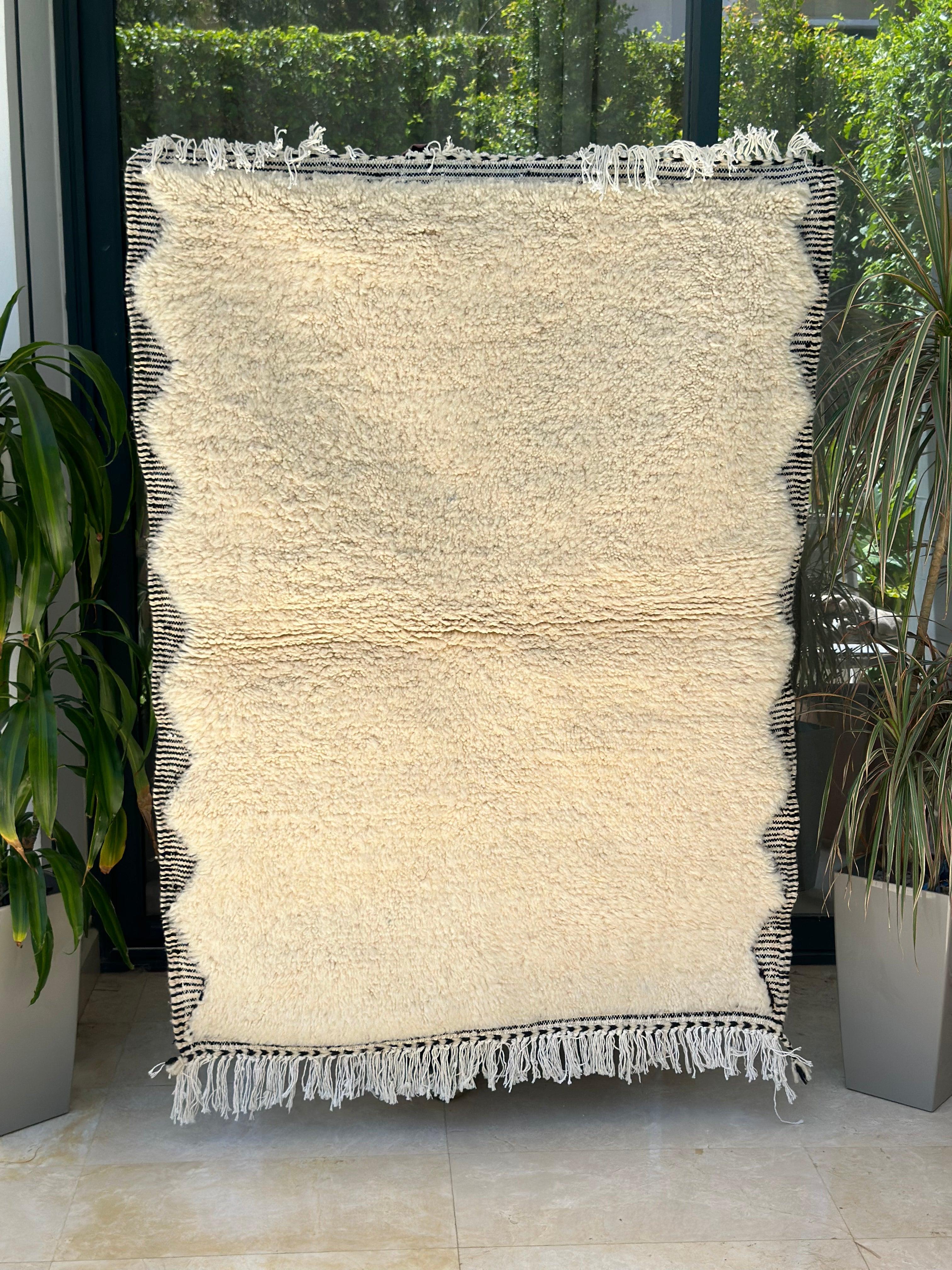 Tapis berbère Beni Ouarain crème et noir 100% laine de mouton - 110cm / 146cm