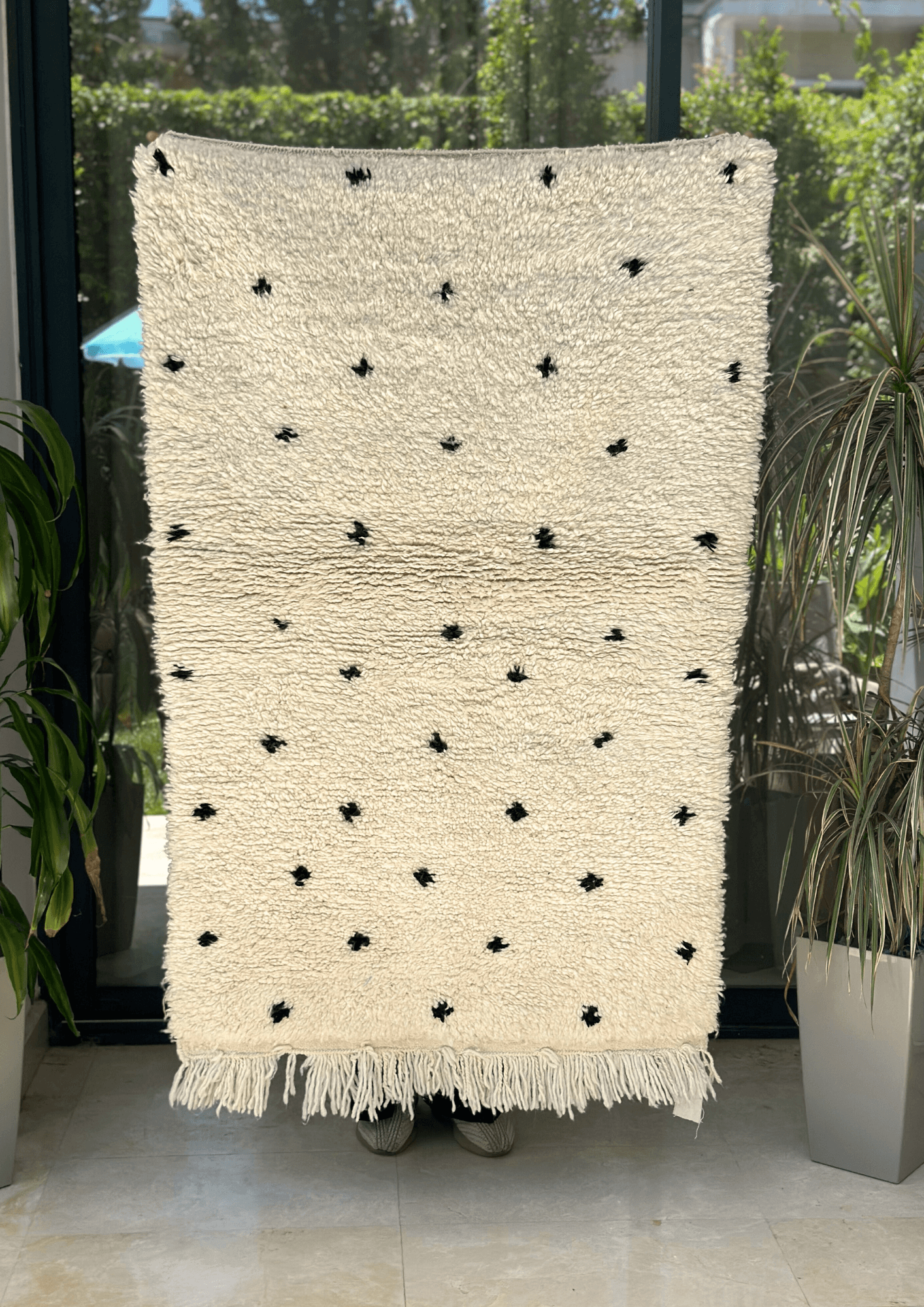 Tapis berbère Beni Ouarain crème à points noirs 100% laine de mouton - 145cm / 93cm